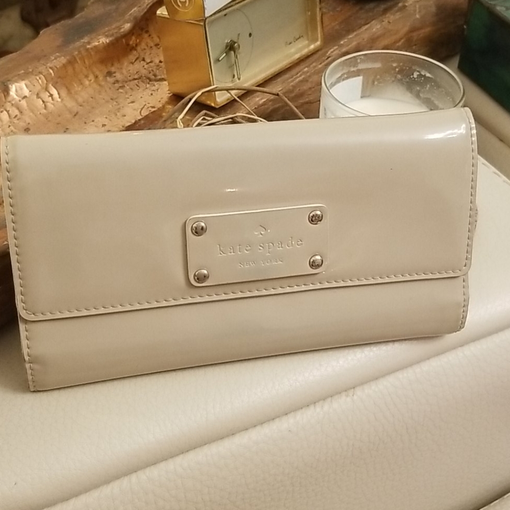 Kate spade womens patent leather wallet